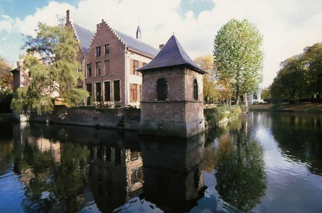 Walburg Castle, Belgium